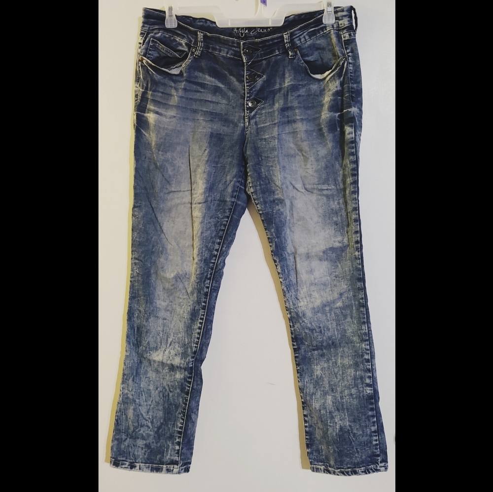 Ariya Acid Wash Jeans